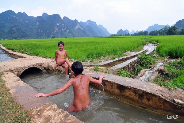 Những d&ograve;ng suối đẹp duy&ecirc;n d&aacute;ng ở T&acirc;y Bắc